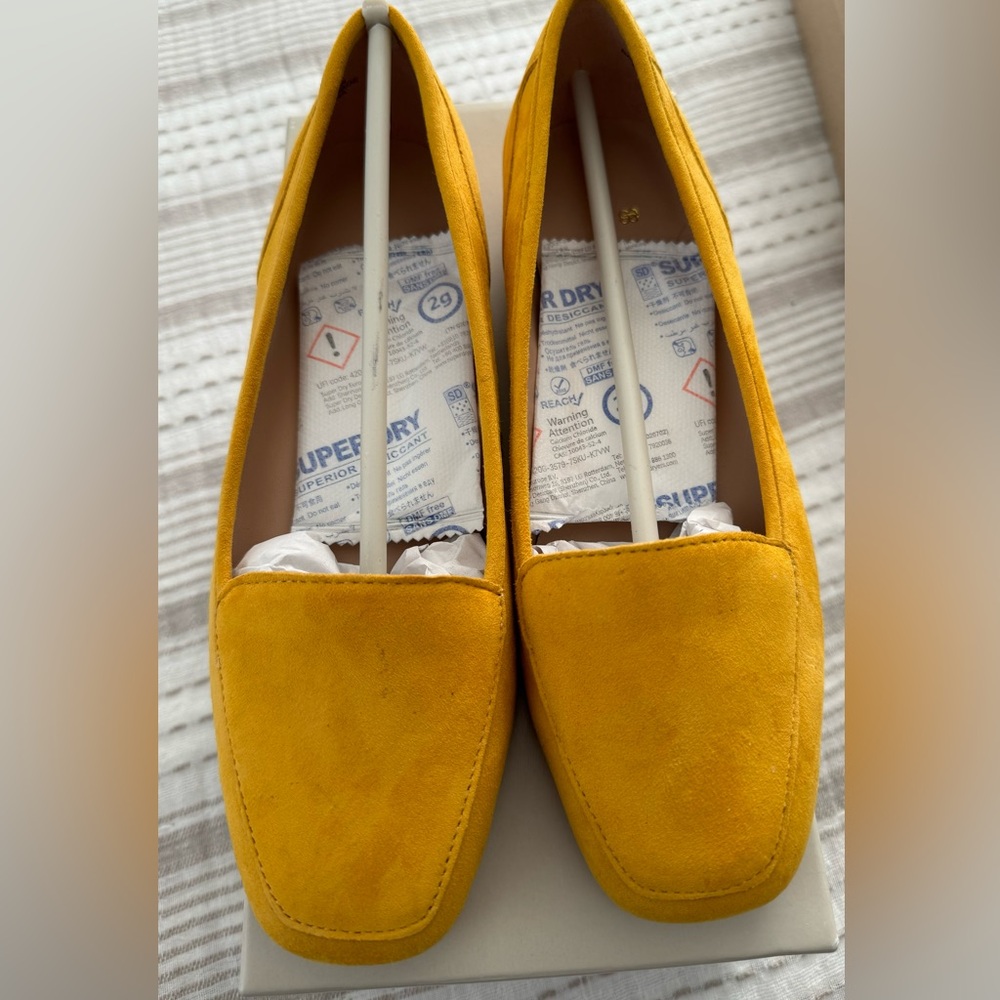 Women’s Bandolino Liberty yellow Loafers‎ size 6M NIB